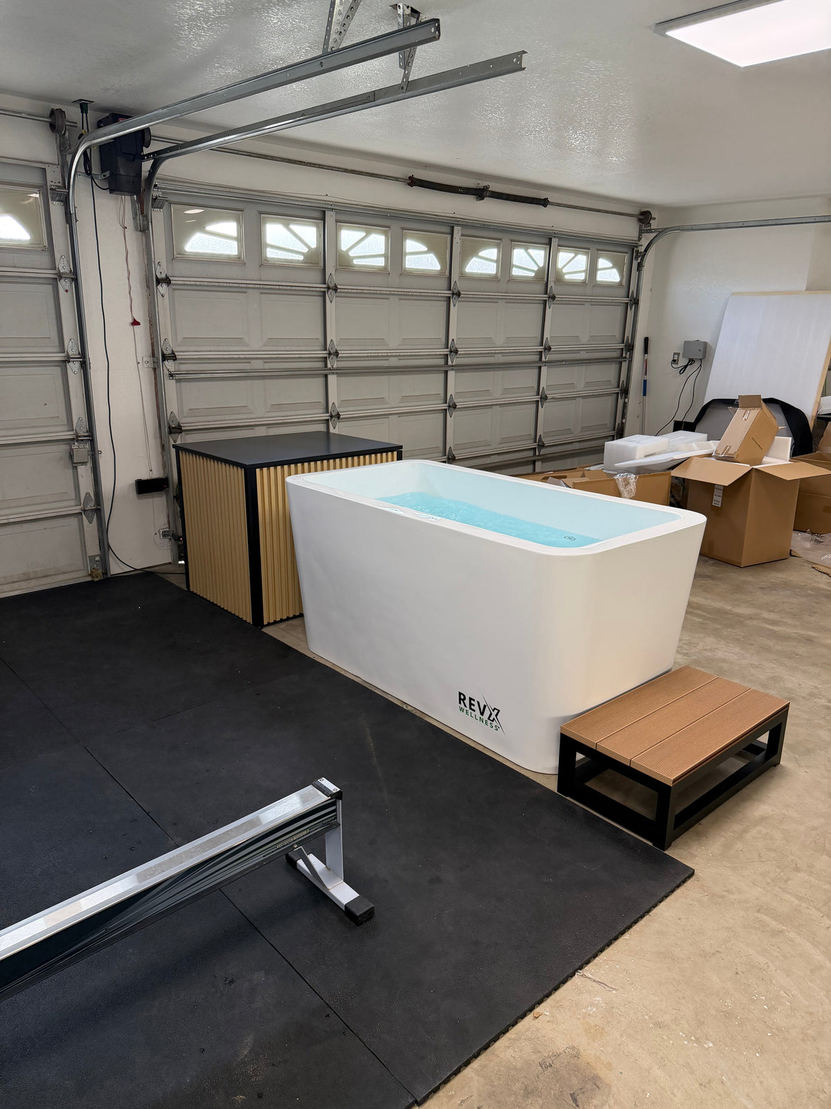 RevX X Tub Acrylic Cold Plunge with LUX 1.5 HP Chiller and Filtration System